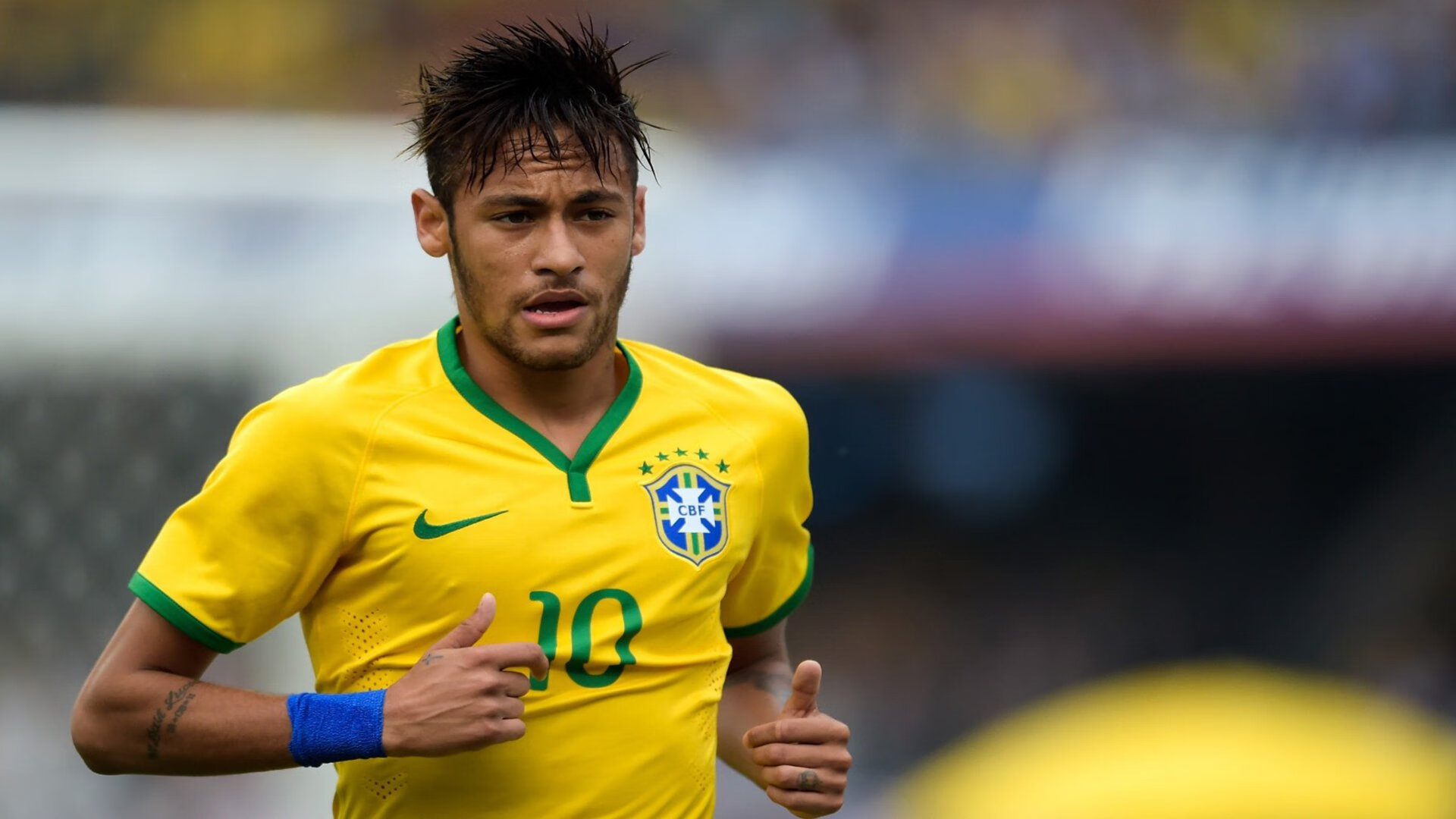 前荷兰国脚埃利亚遭遇严重车祸，兰博基尼跑车当场损毁，职业生涯与人生轨迹再引关注